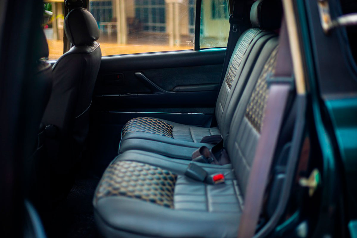 Toyota Land Cruiser VX 4x4 Automatic transmission, 5 seater